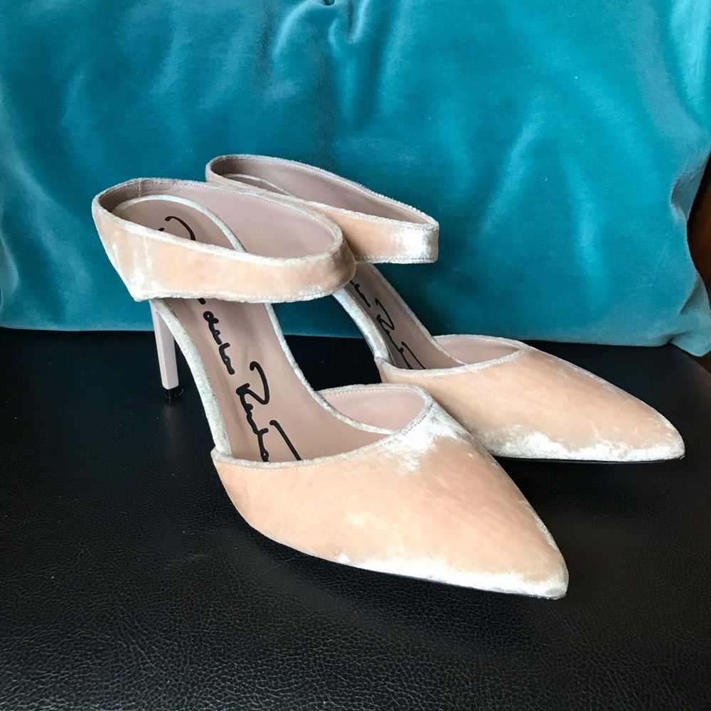 Oscar De La Renta velvet mules